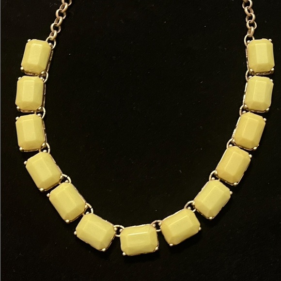 Yellow Beaded Necklace - Picture 15 of 16